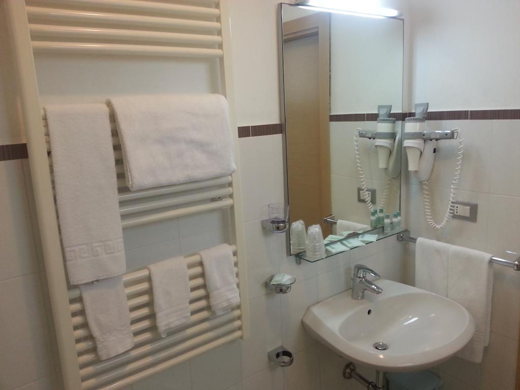 Hotel Duca Degli Abruzzi Montesilvano Marina Buitenkant foto