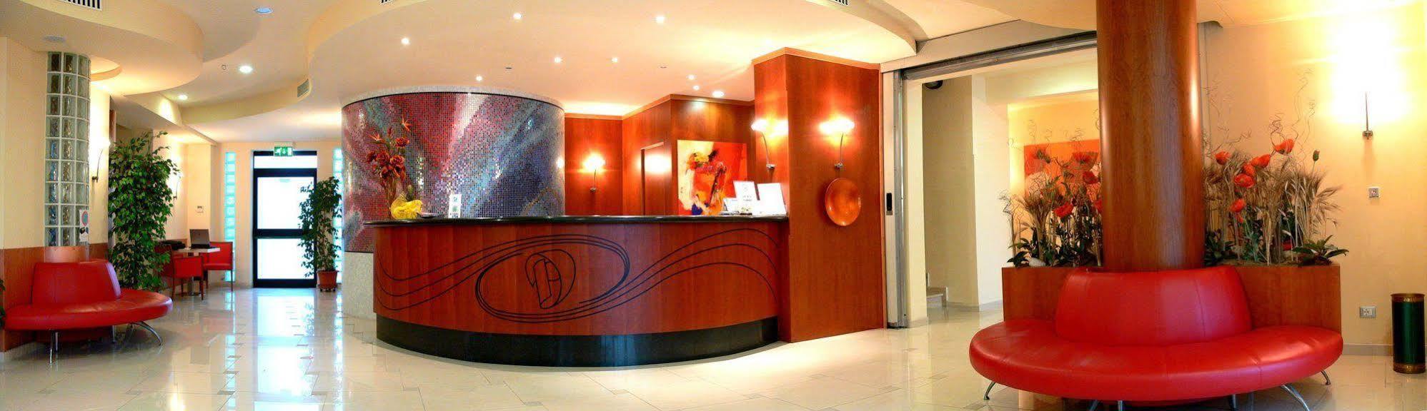 Hotel Duca Degli Abruzzi Montesilvano Marina Buitenkant foto